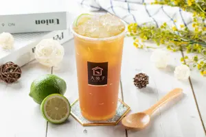 中秋節烤肉必喝!CoCo、萬波「4杯100元」 手搖飲料「買一送ㄧ」 ▲大苑子中秋節翡翠檸檬大杯「買2送1」。(圖/大苑子提供)