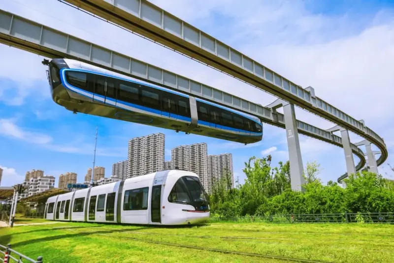 中國武漢首條「空中軌道」列車開通營運　都市觀光運輸新型態