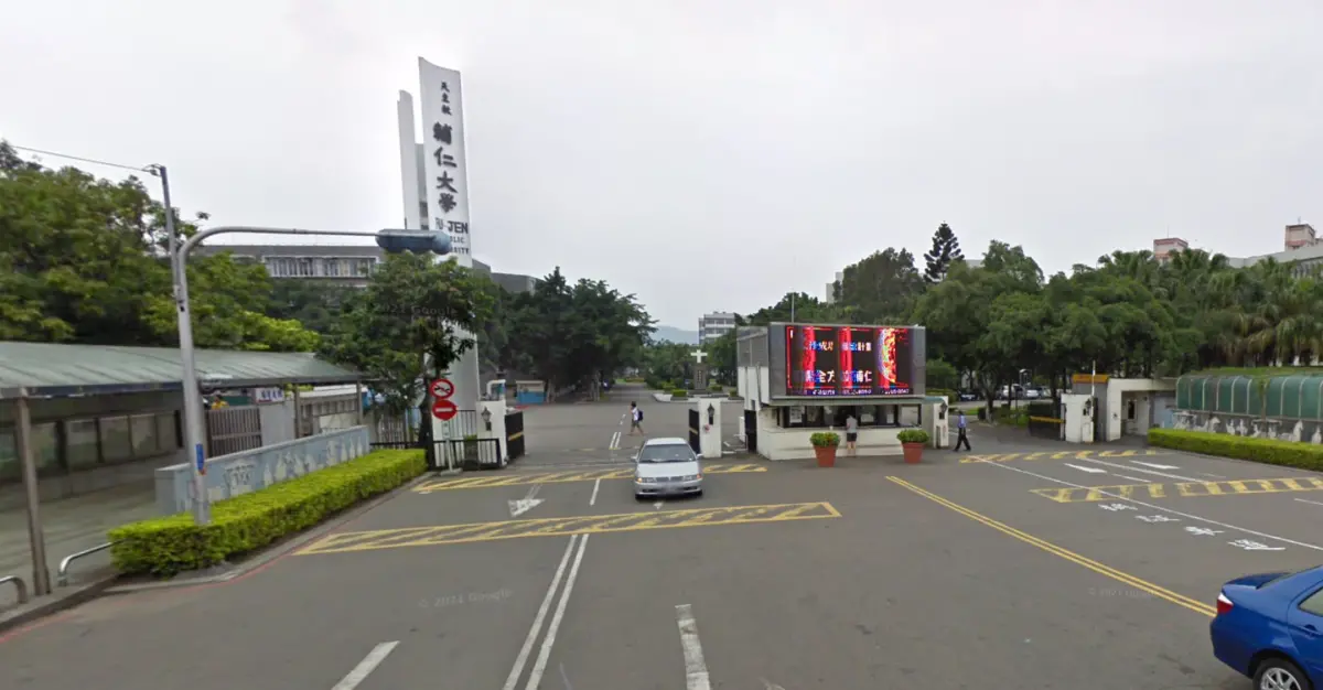 ▲近期輔仁大學校區附近出現PUA男組團入侵，校方也發出聲明提醒學生：「若遭遇不明人士搭訕時請提高警覺，避免單獨受訪或填寫個資之情形」。（圖／GoogleMaps）