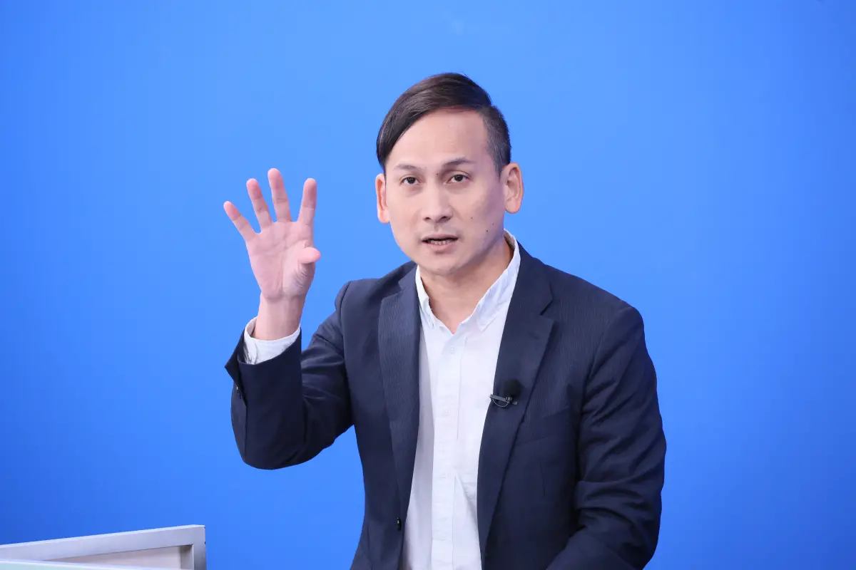 ▲談到侯友宜請假市長拚選舉，葉元之今在《NOWnews今日新聞》的新節目《鄉民大學問》上反批，賴清德每個位置都沒做滿，是政治負心漢的慣犯。（圖／記者鄭孟晃攝）