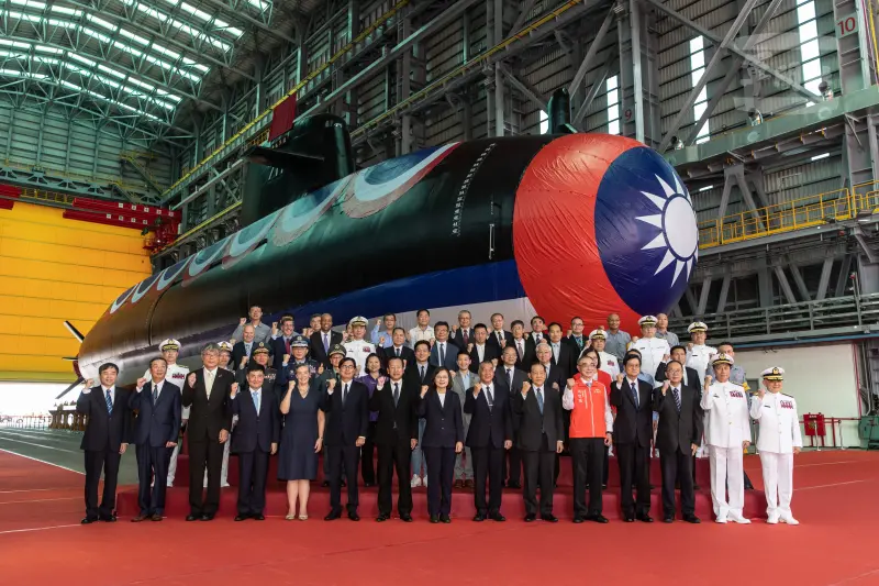 ▲2023年9月28日,時任蔡英文總統主持潛艦國造原型艦「海鯤號」命名暨下水典禮。(圖/軍聞社提供)