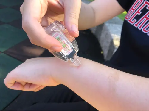 ▲網友歪樓說可全身塗抹薄荷類精油來防蚊（圖／Dcard翻攝）