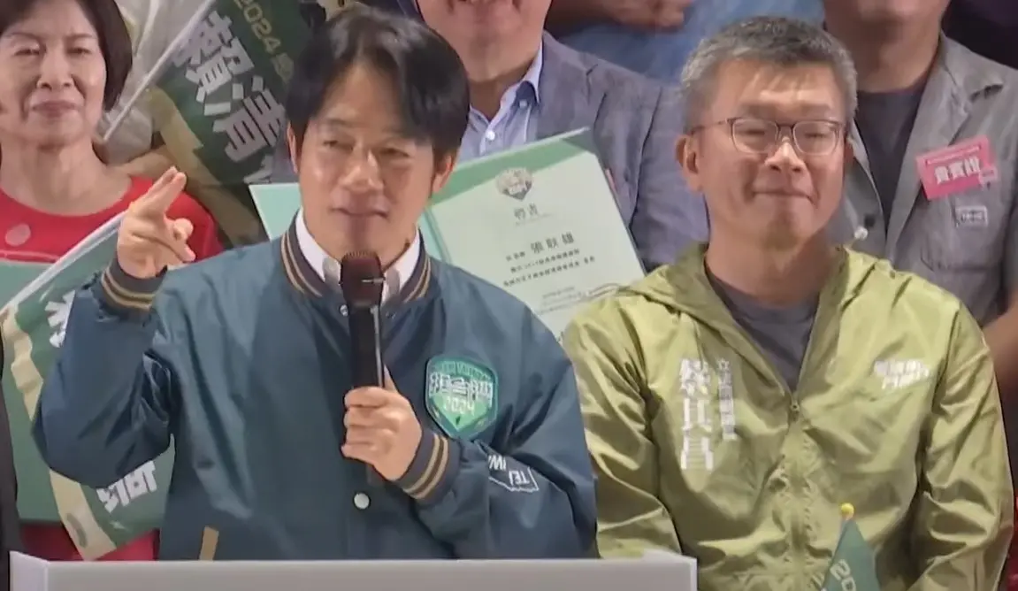 ▲賴清德以手勢表達喜歡理髮的心情，還用台語說：「剪一粒頭三日緣投」。（圖／民進黨提供，2023.09.28）