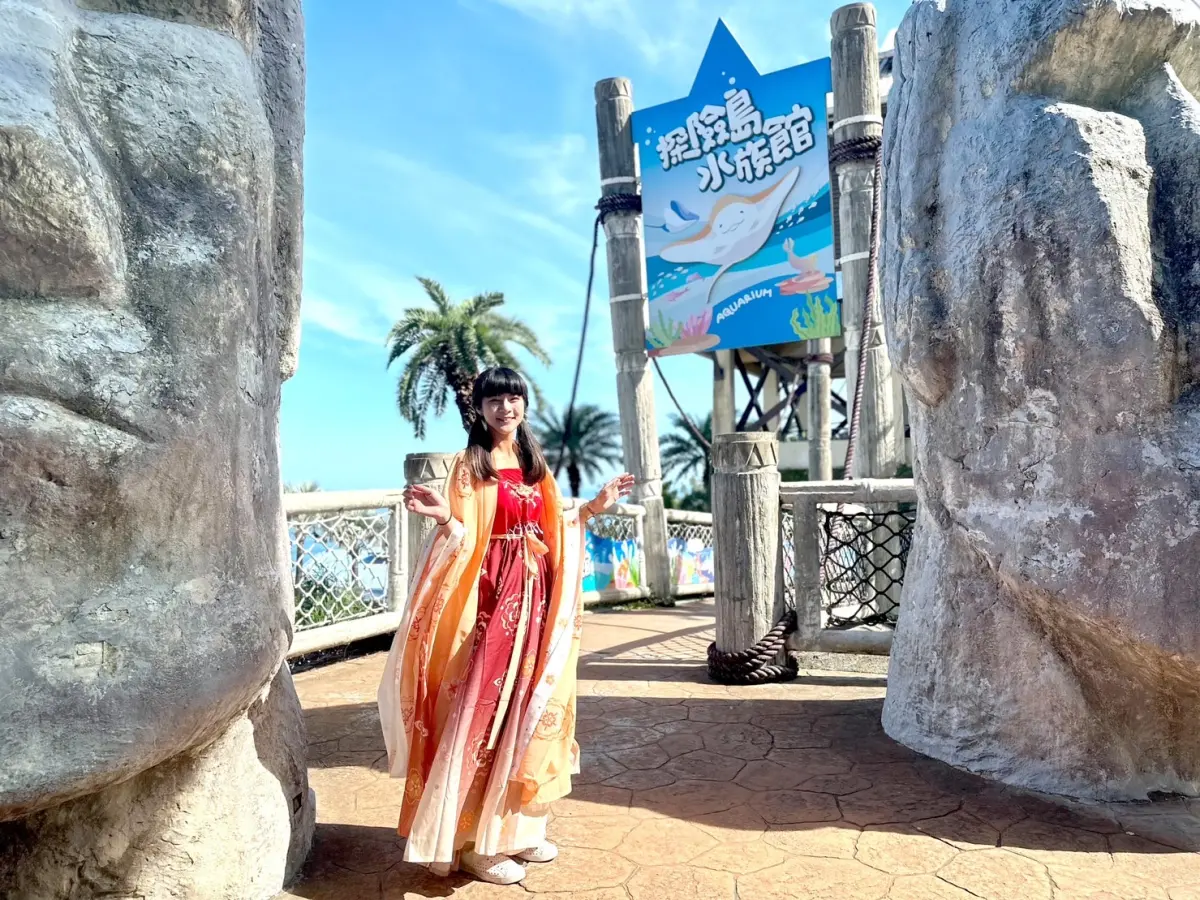 ▲各大樂園遊針對中秋檔期推出專屬的門票優惠，姓名「月娥」可免費玩義大遊樂世界，不限男、女裝扮成嫦娥，並在遠雄海洋公園入口處打卡上傳臉書或IG，本人可免費入園。（圖／取自遠雄海洋公園官網）