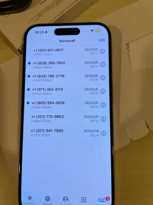 ▲原PO拿到iPhone 15 Pro新機後,發現sim卡還沒插入,裡頭竟有多通來自美國的語音訊息。(圖/翻攝自爆料公社) ▲原PO拿到iPhone 15 Pro新機後,發現sim卡還沒插入,裡頭竟有多通來自美國的語音訊息。(圖/翻攝自爆料公社)