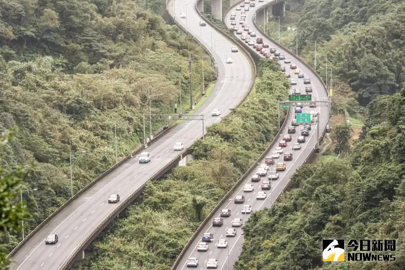 ▲國慶連假首日上午，部分國道路段已經出現較大量車流、導致車速減慢。（圖／記者鄭孟晃攝，2023.09.29） 