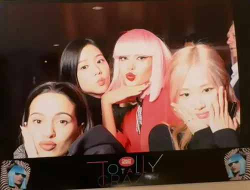 ▲BLACKPINK成員Jisoo、Rosé也在巴黎,順道去欣賞Lisa的瘋馬秀表演。(圖/蘿莎莉雅IG) ▲BLACKPINK成員Jisoo、Rosé也在巴黎,順道去欣賞Lisa的瘋馬秀表演。(圖/翻攝 rosalia.vt IG)