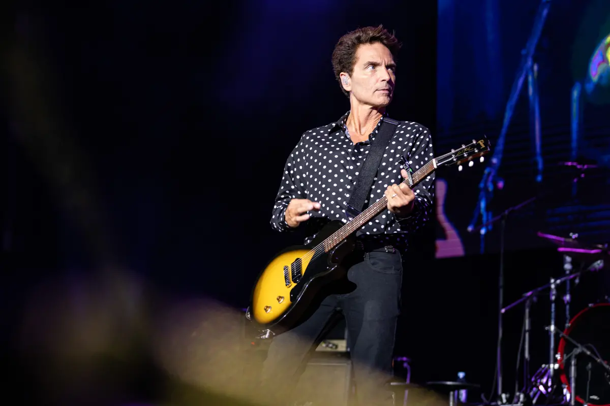 ▲Richard Marx再度來台開唱，還秀出年輕時的照片，與歌迷一起憶當年。（圖／華藝娛樂提供）