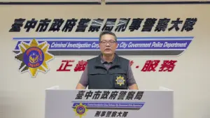 ▲中警刑大偵四隊隊長林宏霖說明破獲烏日區毒品工廠。(圖/記者鄧力軍翻攝)