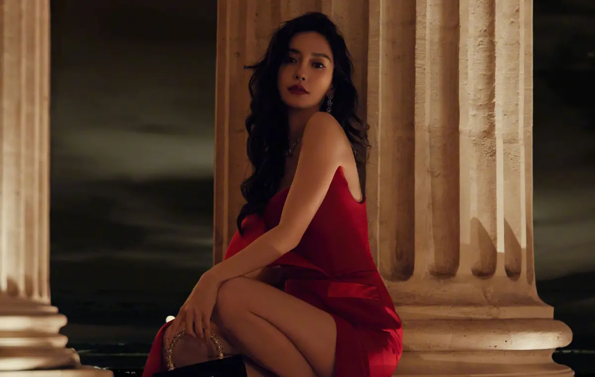 ▲Angelababy巴黎朝聖Lisa瘋馬秀，慘被酸民罵「逛妓院」。（圖／翻攝Angelababy微博）