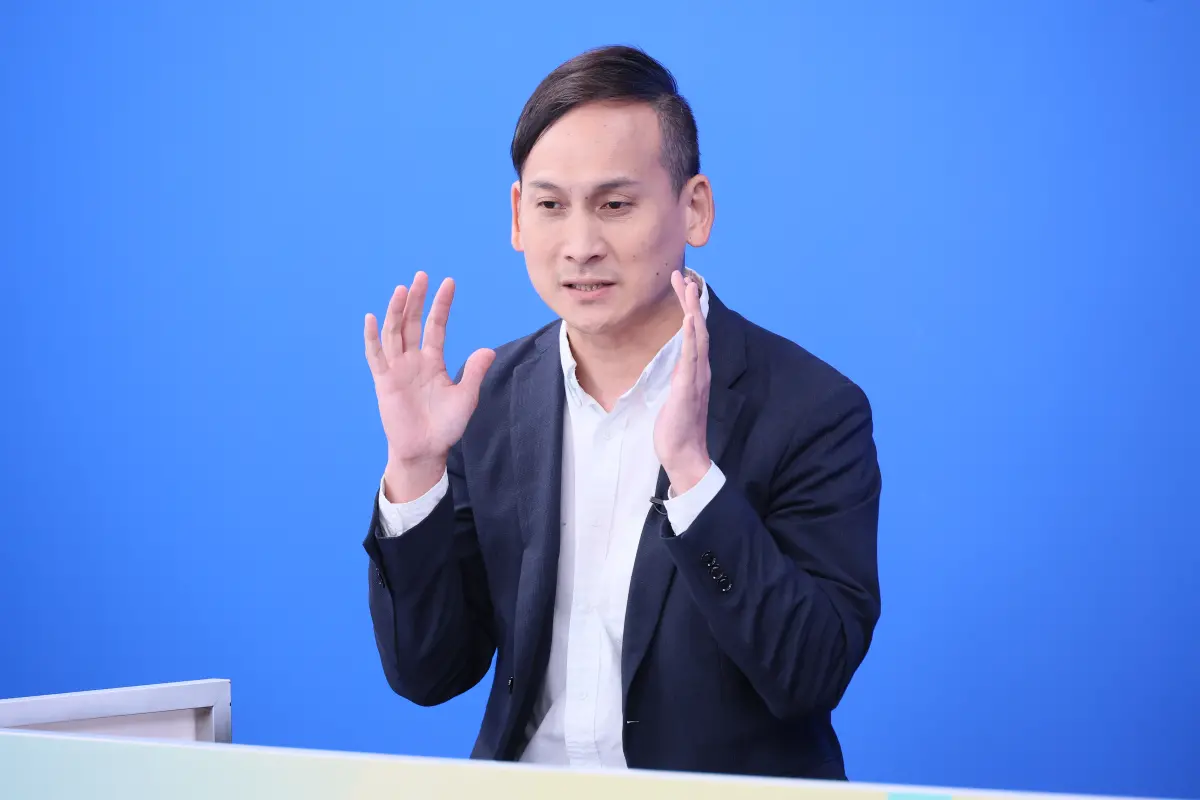 ▲葉元之酸跳16蹲沒有比較年輕，許智傑反嗆葉髮際線高。（圖／NOWnews攝影中心）