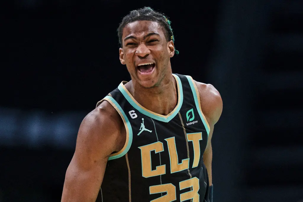 ▲NBA夏洛特黃蜂隊中鋒Kai Jones因個人因素缺席訓練營，現在又向球團提出交易請求。（圖／美聯社／達志影像）