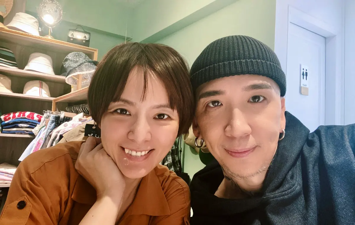 ▲陳珮甄（左）反擊作家H，表示對方長期酗酒、威脅尋短，情緒勒索讓她身心都毀滅了。（圖／作家H臉書）