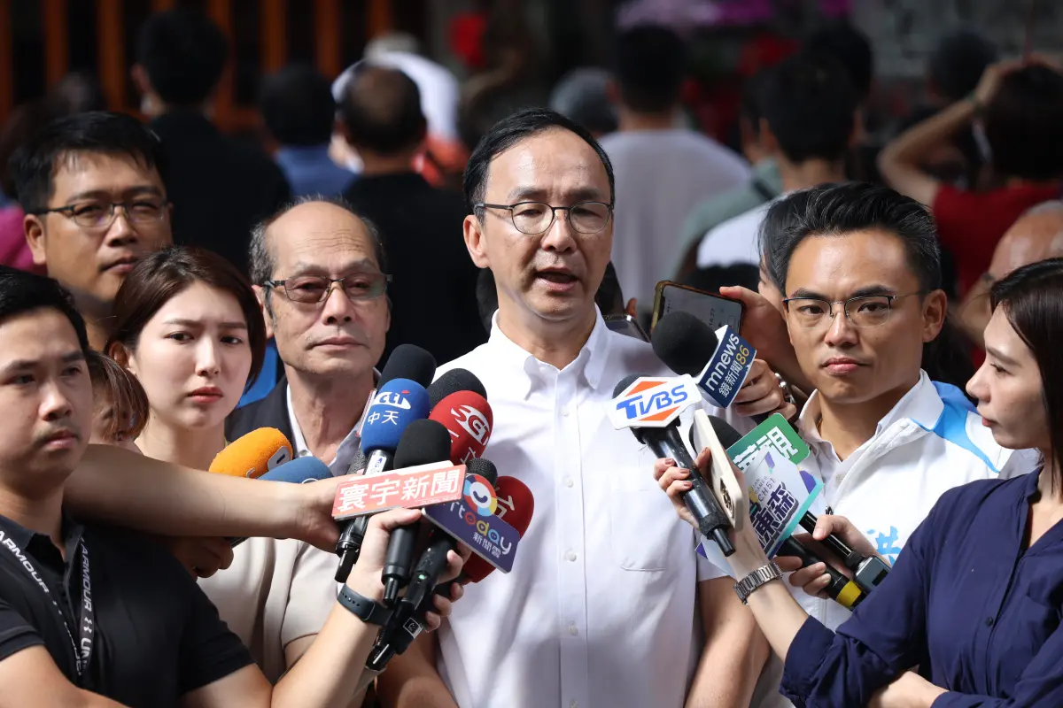 ▲藍白合話題不斷延燒，外傳有藍營高層嗆聲，從立委選舉就開始比民調；朱立倫今受訪質疑這些放話的人是誰，就連他都很好奇。（圖／朱立倫辦公室提供）