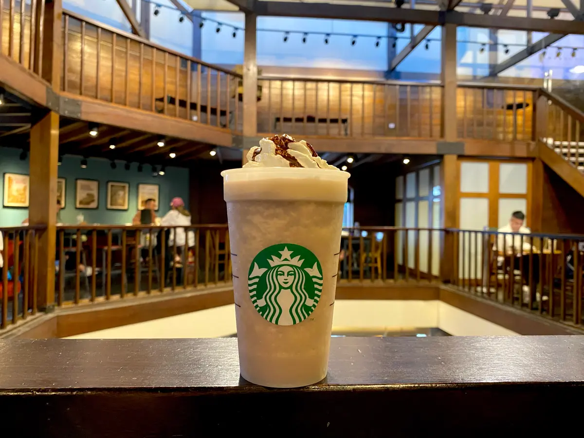 ▲中秋節連假最後一天，先看好「開工7大咖啡優惠」！星巴克、黑浮、OTOME café、伯朗都有「買1送1」，路易莎75折，cama café手沖9折。（圖／記者蕭涵云攝）