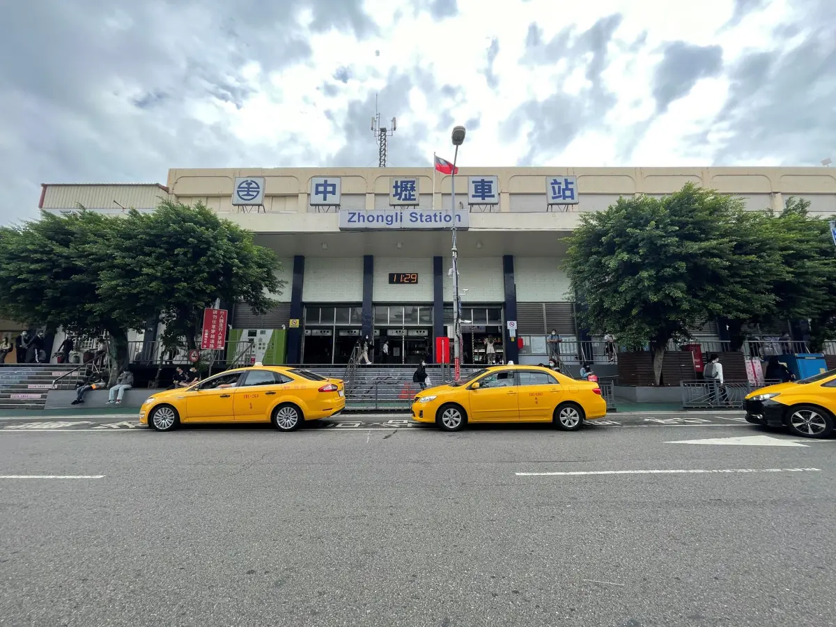 ▲越來越多民眾選擇在新北、桃園、基隆往返通勤，形成所謂「台鐵通勤族」，不過查看實價登錄，其實市面上有相當多千萬以下產品可供民眾考慮。（圖／永慶集團提供）