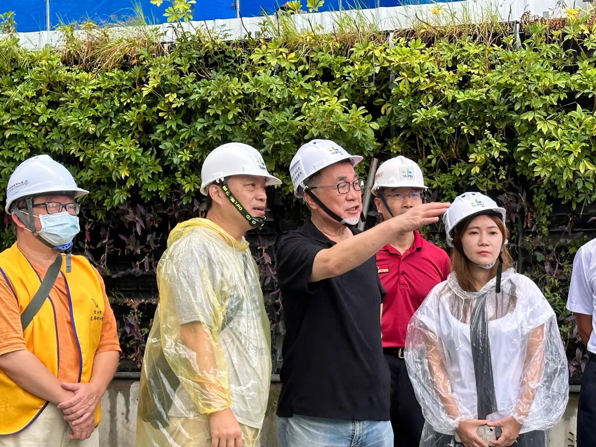 ▲台北市副市長李四川1日赴大直工地視察。（圖／台北市都發局提供）