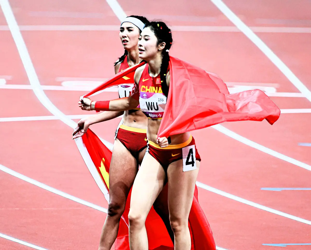 ▲中國人氣田徑員吳艷妮因起跑過早，被判失格，讓滿場地主粉絲傻眼。（特派記者葉政勳攝）