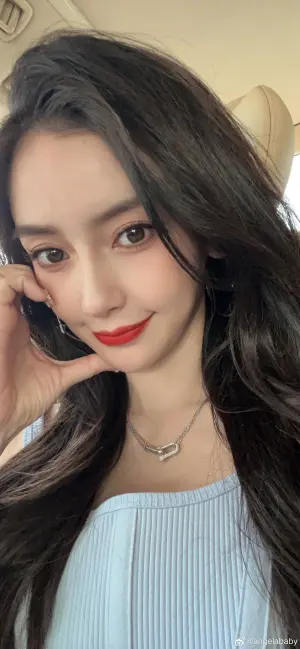 ▲Angelababy因觀賞瘋馬秀身陷風波。(圖/Angelababy微博) ▲Angelababy因觀賞瘋馬秀身陷風波。(圖/Angelababy微博)