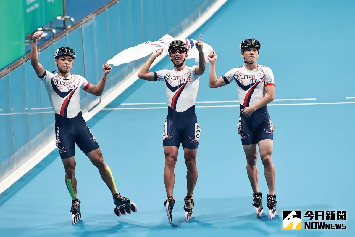 ▲杭州亞運男子速度輪滑場地賽3000公尺接力賽決賽，台灣選手趙祖政、黃玉霖、陳彥成、柯福軒摘下金牌。（圖／特派記者葉政勳攝）