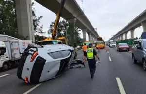 國道1號桃園段車禍！男駕駛疑精神不濟　失控撞護欄、整台車翻覆
