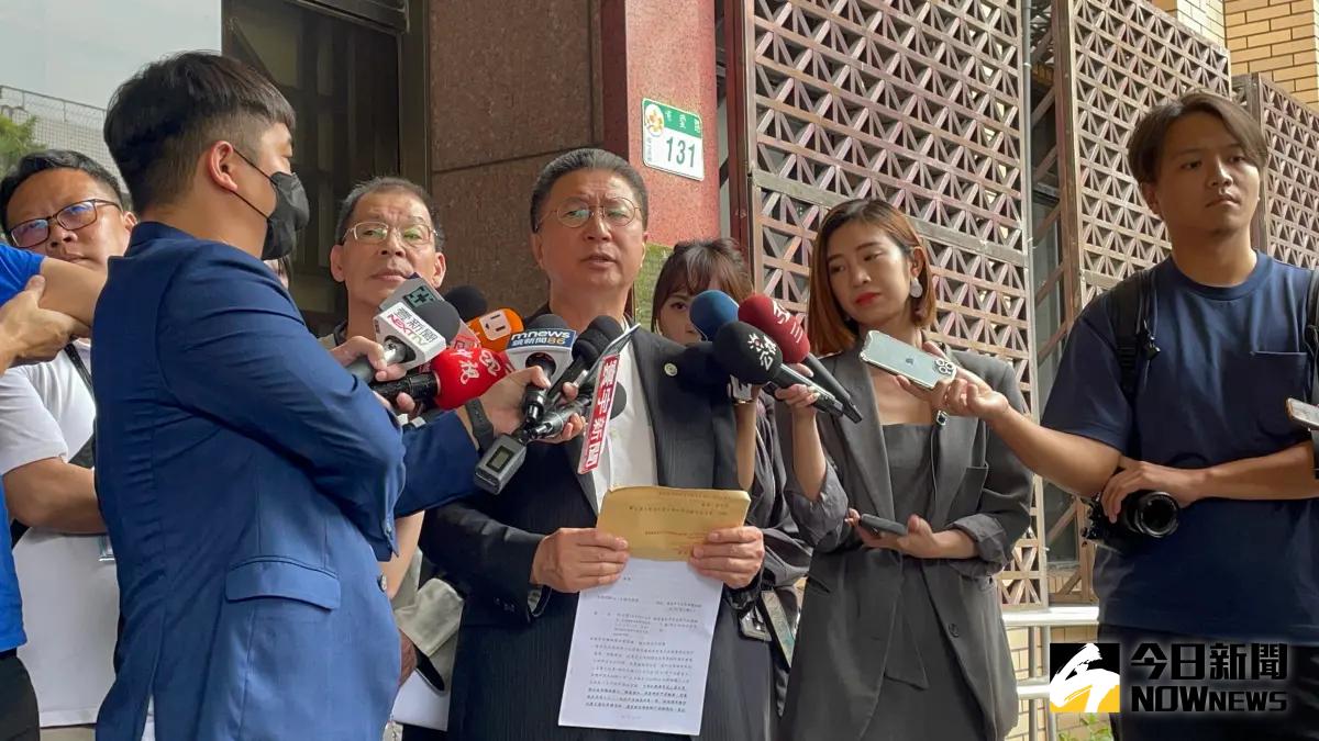 ▲前海軍顧問郭璽按鈴控告國民黨立委馬文君涉嫌加重誹謗（圖／記者潘千詩攝，2023.10.02）