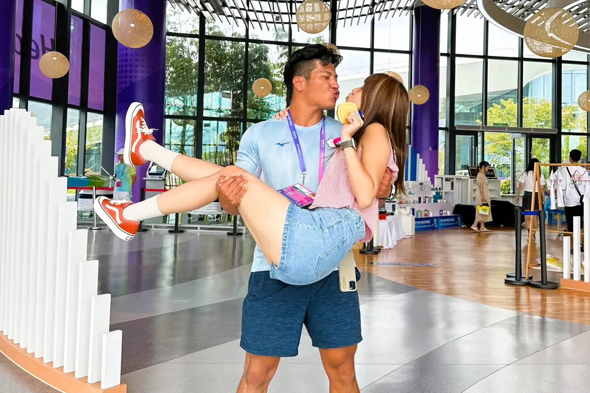 ▲26歲的賴冠傑以些微差距在亞運輕艇項目奪金。他與女友交往5年，兩人感情甜蜜，也是賴冠傑努力的最大動力。（圖／賴冠傑提供）