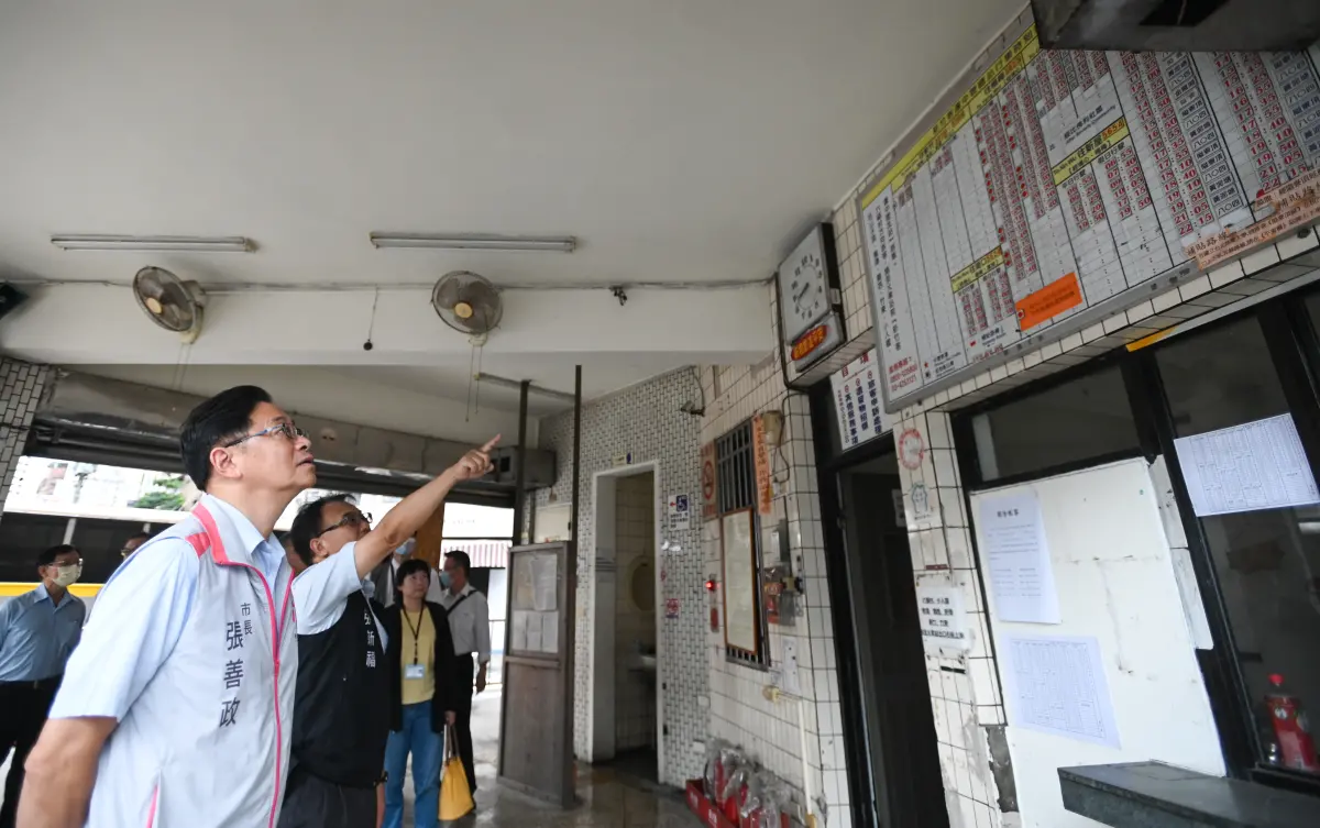 ▲張善政指出，「桃竹竹苗通勤定期票」今日正式實施，目前已有超過千人註冊，預估後續使用人數將超過萬人。（圖／桃園市政府提供）