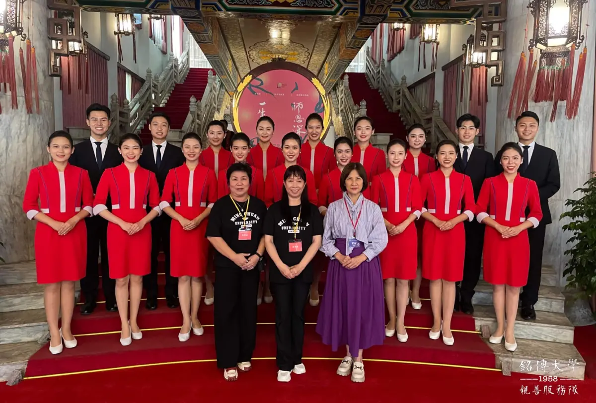 ▲銘傳大學禮賓大使團指導老師何采容帶領團隊12年，即將交棒給繼任者、繼續傳承禮賓大使經驗。（圖／取自銘傳大學禮賓大使團臉書）