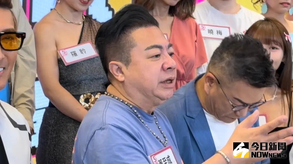 ▲胡瓜日前傳出與啦啦隊女神熊霓戀情。搭檔合作22年的好友董至成表示，這是他第1次見到胡瓜的緋聞，還笑說他不喜歡這麼年輕，「應該不可能吧！」（圖／記者詹鎰睿攝影）