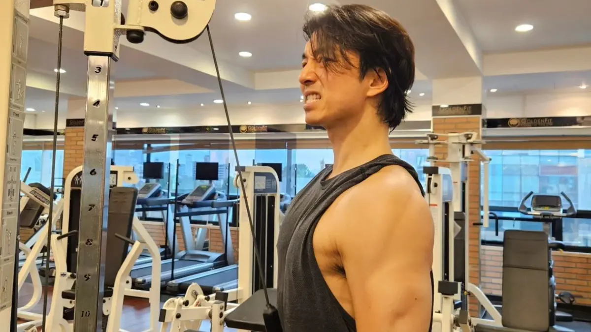 ▲孔劉分享健身福利照，手臂肌肉比臉還大。（圖／翻攝自孔劉IG）