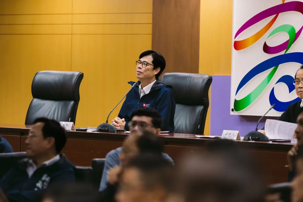 ▲臉書粉專「lin bay好油」版主林裕紘日前爆出在網路上遭到恐嚇，卻爆出是自導自演，高雄市長陳其邁則表示非常震驚，認為林應如實將來龍去脈交代清楚。（圖／高雄市政府提供）