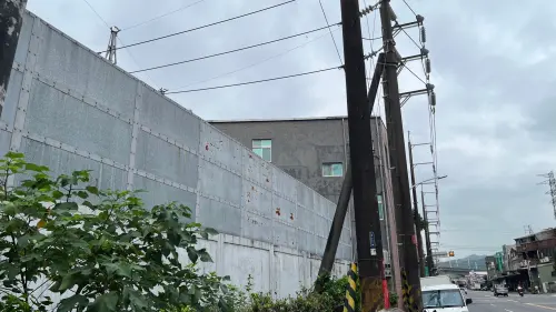 凱米颱風釀變電箱起火?寶山路約2000戶停電 傳有人受困電梯待援