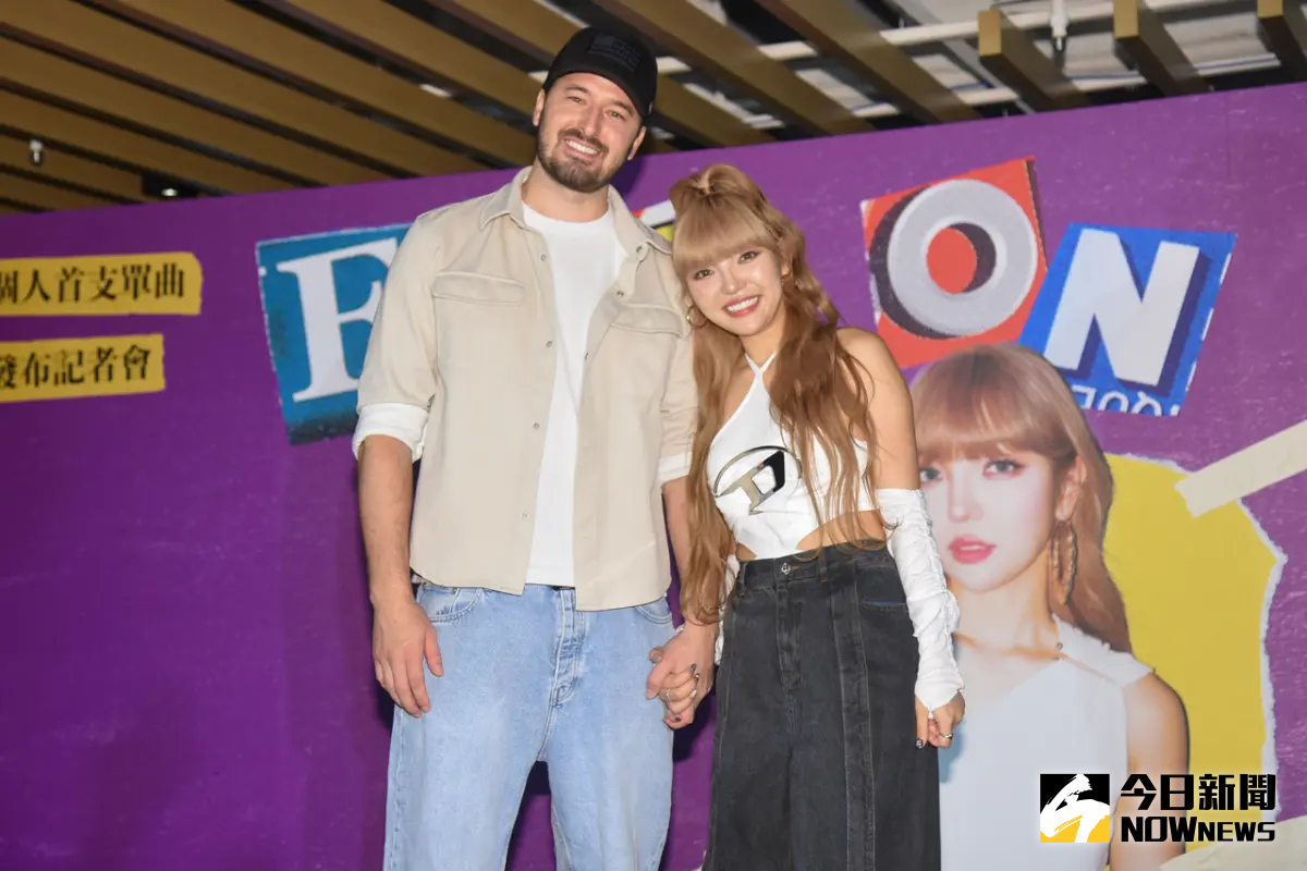 ▲自節目《大學生了沒》出道的何美（右），跳離舒適圈跨界當歌手，今日舉行新歌發表會喊話：「35歲前生混血寶寶」，長得超像「美國隊長」的男友Cody也現身力挺。（圖／記者陳明安攝影）