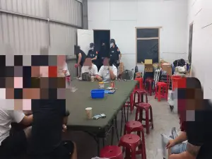 台南警深夜破獲職業賭場逮20人意外查獲通緝犯
