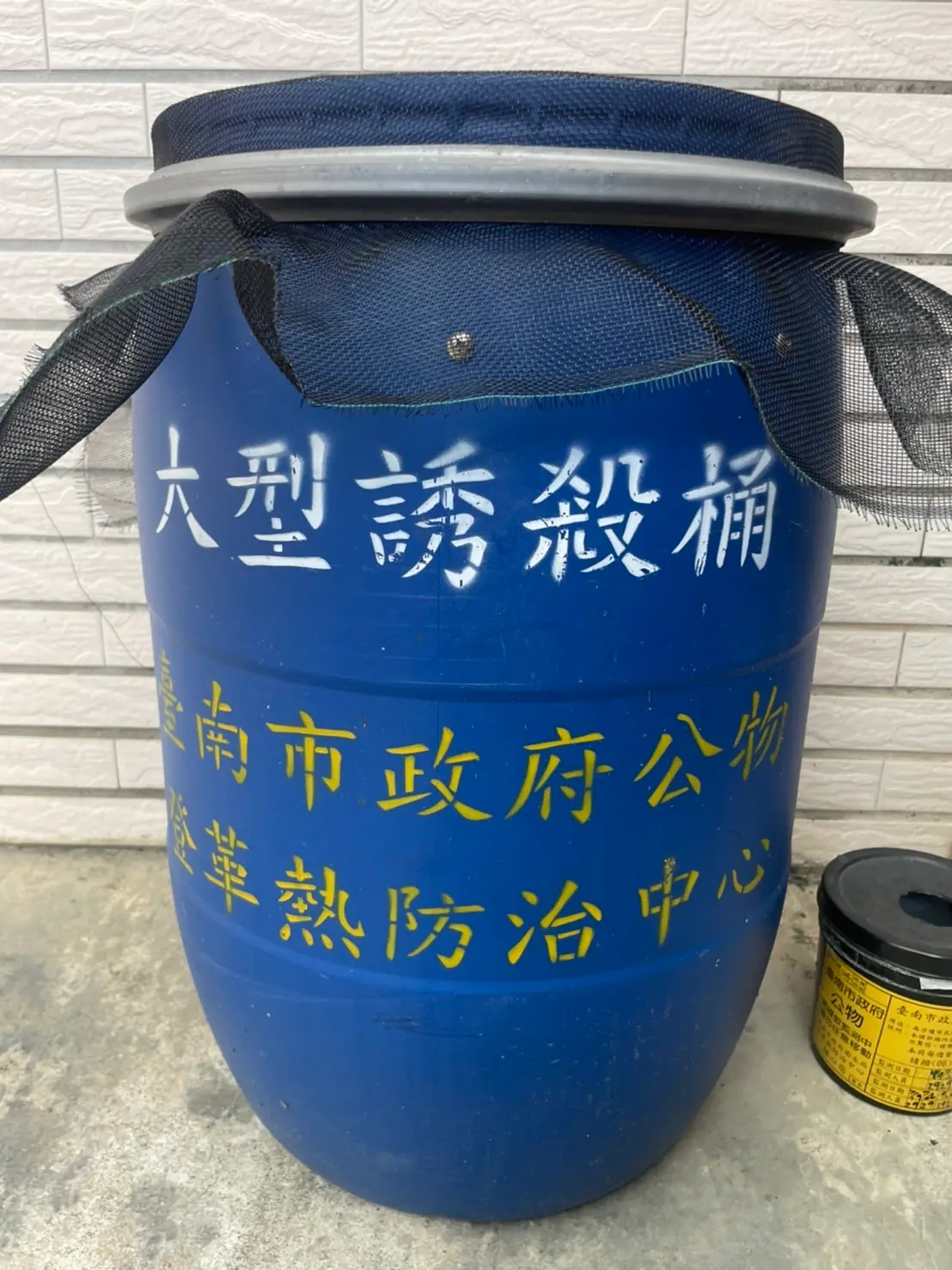 ▲啥米?幫忙組裝誘殺桶算是殺生?引起熱烈討論。（記者劉悅儷 攝）