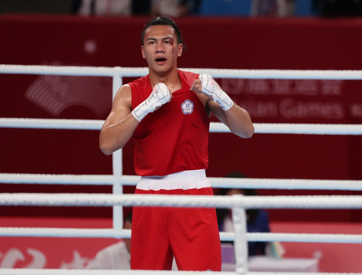 ▲杭州亞運拳擊項目，台灣好手甘家葳擊敗土庫曼選手進到金牌戰，而且確定取得奧運資格，但他的傷勢是否會影響之金牌戰的出賽情況仍要觀察。（圖／特派記者葉政勳攝）