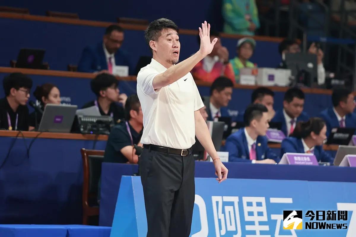 ▲中華男籃今（3）日以85:66擊敗日本隊，這場比賽球隊的防守完全限制住日本隊的三分攻勢，總教練桑茂森透露策略。（圖／特派記者葉政勳攝）