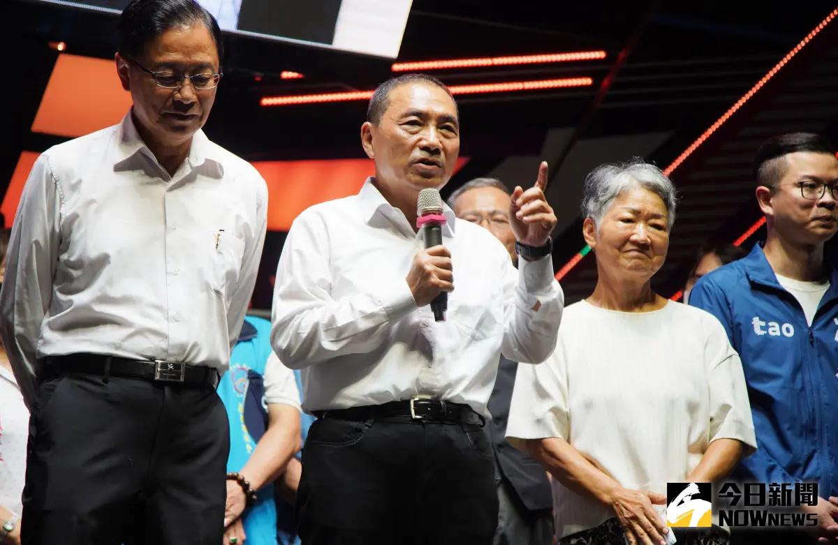 ▲侯友宜今天回到桃園龜山，允諾如果他當選，上任後將和張善政以及牛煦庭合作，一條鞭動起來讓桃園捷運棕線一年內動工。（圖／記者李春台攝，2023.10.03）