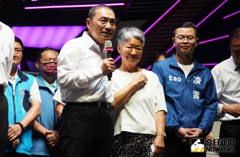 ▲侯友宜回憶當年議長曾忠義遭綁架，其夫人劉素貞雖萬分悲慟但卻沉穩面對的堅毅。（圖／記者李春台攝，2023.10.03）