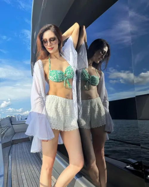 ▲半百李嘉欣體態維持得當。(圖/翻攝自李嘉欣IG) ▲半百李嘉欣體態維持得當。(圖/翻攝自李嘉欣IG)