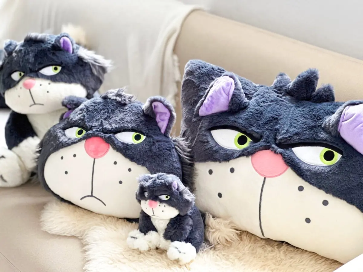 ▲10月4日「2023世界動物日」迪士尼反派壞貓咪也賣萌，《仙杜瑞拉》魯斯佛、《貓兒歷險記》瑪麗貓新推萌寵周邊。「動物星球頻道」台灣野生動物動物影展，播出黑熊、山椒魚、紫斑蝶紀錄片。（圖／KHTOY提供）