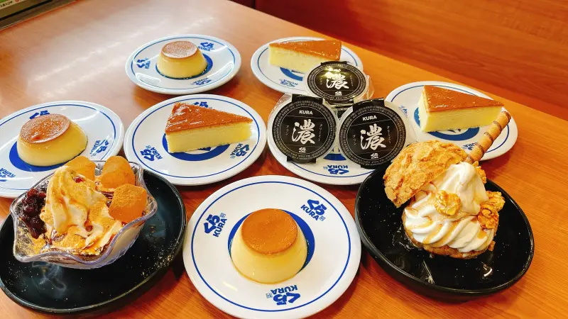 ▲藏壽司開賣4款「浮誇甜點」,濃布丁、檸檬輕乳酪皆40元,焦糖爆爆泡芙塔、黑糖蜜蕨餅聖代皆90元。(圖/藏壽司提供)