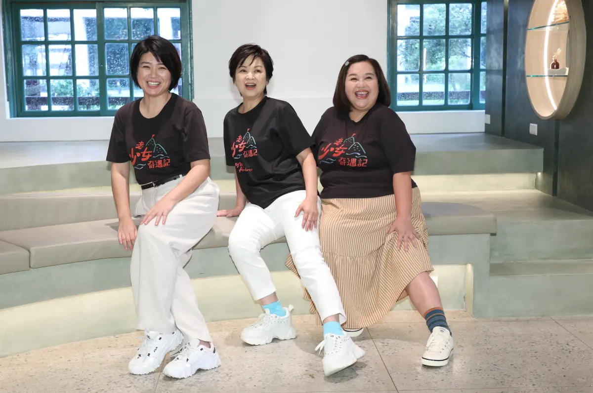 ▲鍾欣凌（右起）、楊貴媚、嚴藝文今出席入圍茶敘。鍾欣凌埋怨劇組只給她吃3餐。（圖／記者鄭孟晃攝）