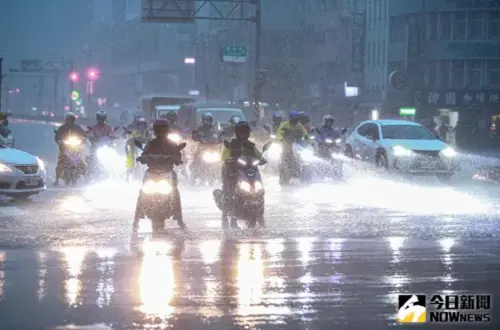 大雨特報／下班注意！台南、嘉義7縣市「大雨示警」　雨下到入夜
