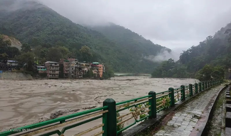 ▲豪雨導致洛納克湖（Lhonak Lake）氾濫，引發災難性的洪水，造成印度東北部錫金省（Sikkim）至少10人死亡，另有包含23名軍人在內的82人失蹤。（圖／美聯社／達志影像）