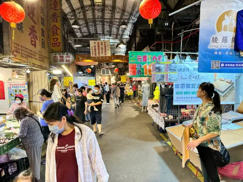 ▲竹市4公有市場響應環保節能減碳， 攜環保杯袋餐具消費可領100元「減碳好市券」。（圖／新竹市政府提供）