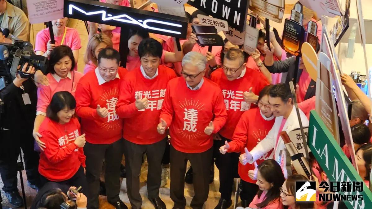 ▲百貨業下半年大檔期周年慶風向球－新光三越南西店周年慶今（5）日開跑，新光三越董事長吳東昇、副董事長田中豐彥、總經理吳昕陽親自坐鎮。（圖／記者許家禎攝，2023.10.5）