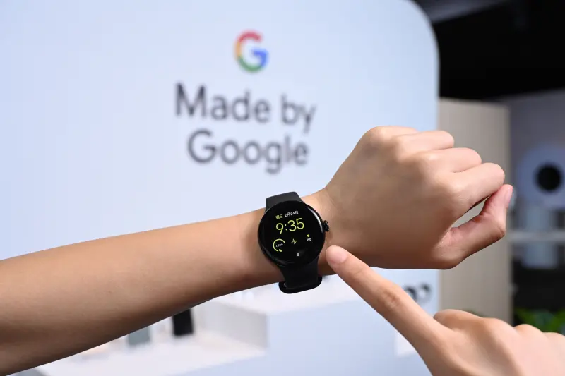 ▲Google Pixel Watch 2 配有多徑式心率感測器、皮膚溫度感應器與膚電活動感測器，提供更為精準的健康監測。（圖／官方提供）
