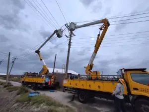 小犬來襲高雄停電11,993戶　台電力拚今日全數復電
